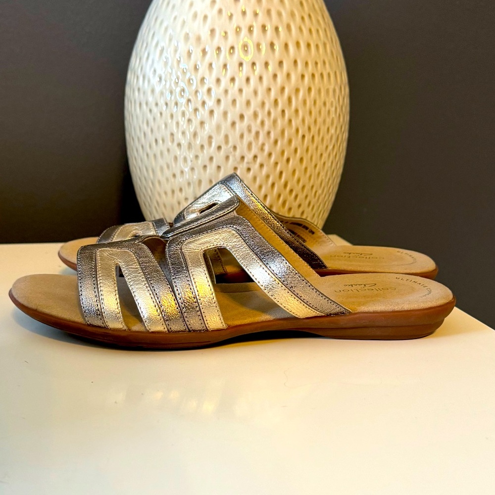 Clark’s Ada Lilah. New never worn. Size 7.5. Ultimate comfort. Gold silver - Picture 2 of 2